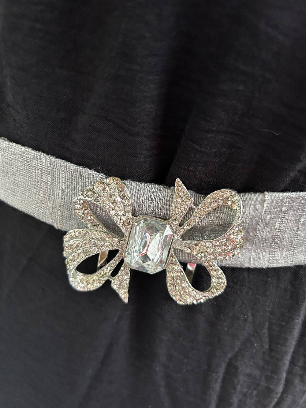 1980s Vintage Gray Raw Silk and Decorative Pendant Statement Belt